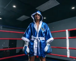 TITLE Boxing Pro Fingertip Robe 2.0 -Boxing Shop TSRF2BLWH 1