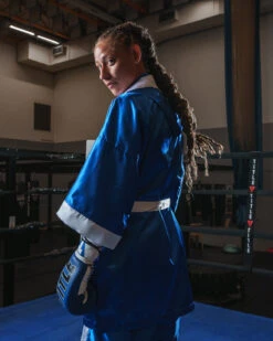 TITLE Boxing Pro Fingertip Robe 2.0 -Boxing Shop TSRF2BLWH 2 c3ac2925 0f5a 4e1e b1ef 44016b924567