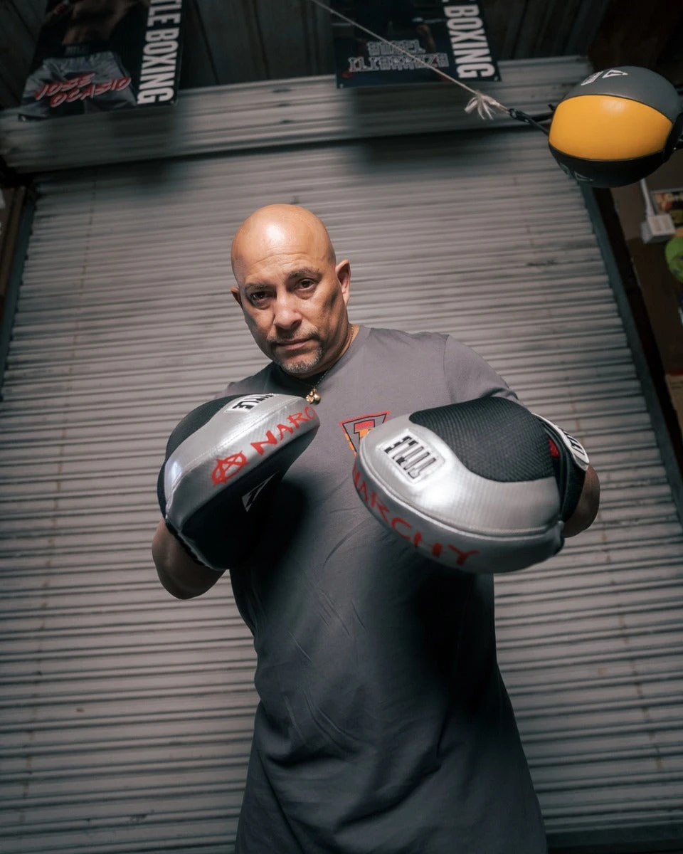 TITLE Boxing Aerovent Anarchy Punch Mitts 4 TITLE Boxing Aerovent Anarchy Punch Mitts - Image 2