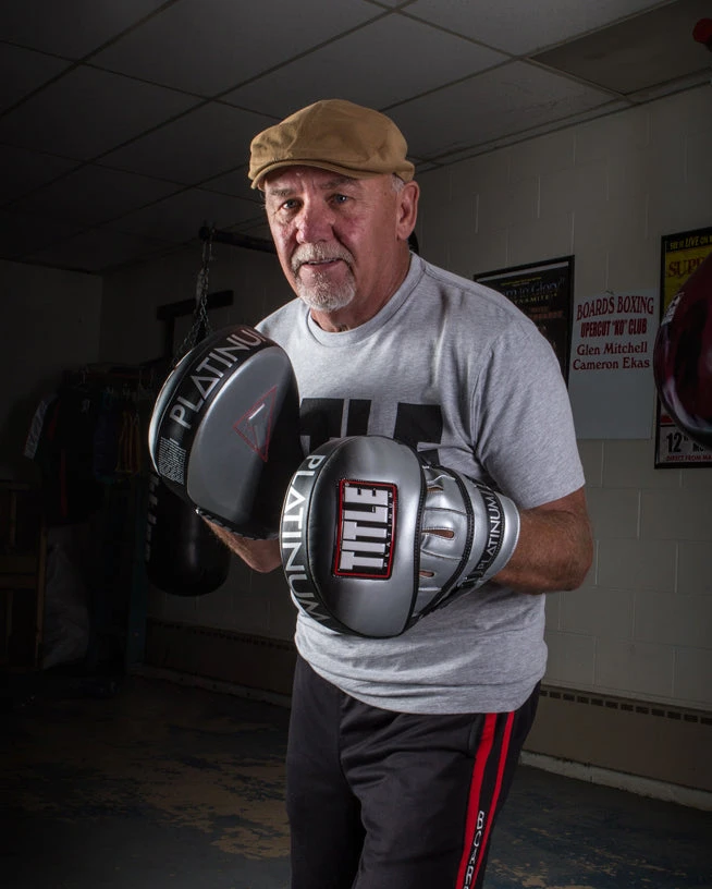 TITLE Platinum Proclaim Power Punch Mitts 4 TITLE Platinum Proclaim Power Punch Mitts - Image 2